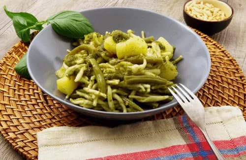 Tagliatelle bez glutena sa jajima, gamberetima i tikvicama